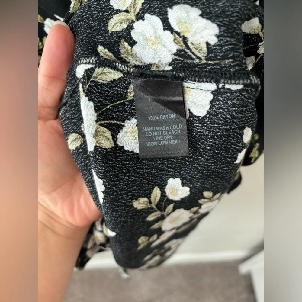 Lulus Black Floral Wrap Mini Dress size small - Picture 8 of 8